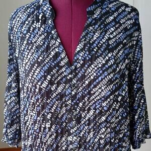 Lane Bryant Sheer Pleated Blouse size 22/24 black mosaic buttons short sleeve